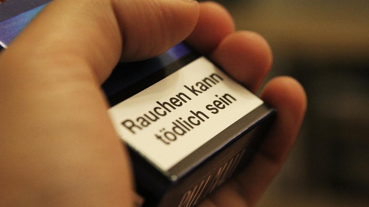 Gesundheitsministerin offen für Initiative zu Auto-Rauchverbot