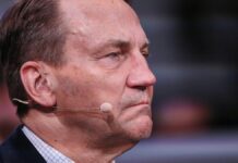 Polens Außenminister wirbt für Flugverbotszone in Ukraine