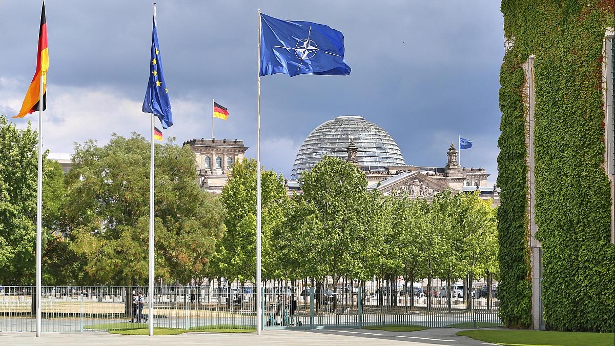 Klingbeil erwartet "Klartext" von Nato gegenüber Russland