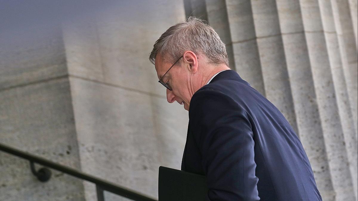 Wildberger verspricht konkrete Maßnahmen zum Bürokratierückbau