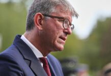 Kulturstaatsminister führt Streitgespräch mit Jan Böhmermann