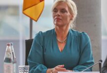 Bischof Bätzing rügt Klöckner wegen fehlender Regenbogenflagge