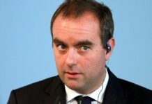 Frankreichs Regierung übersteht Misstrauensabstimmungen