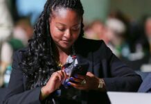 Aminata Touré nutzt Kleidung als "Panzer"