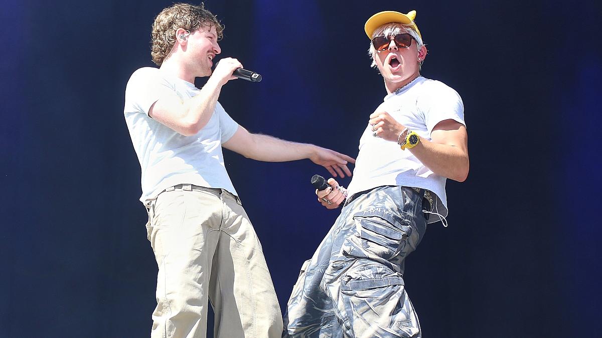 01099 stürmen an Spitze der Album-Charts