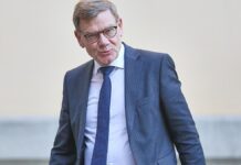 Wadephul will in China für mehr Druck auf Russland werben