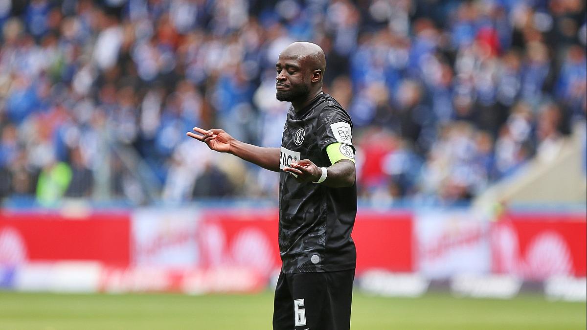 dts_image_86586_nobgnpmdct_371_1200_675.jpg 2. Bundesliga: Elversberg verliert in Bielefeld Tabellenführung