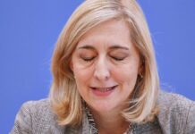 Gesundheitsministerin glaubt an stabile Kassenzusatzbeiträge 2026