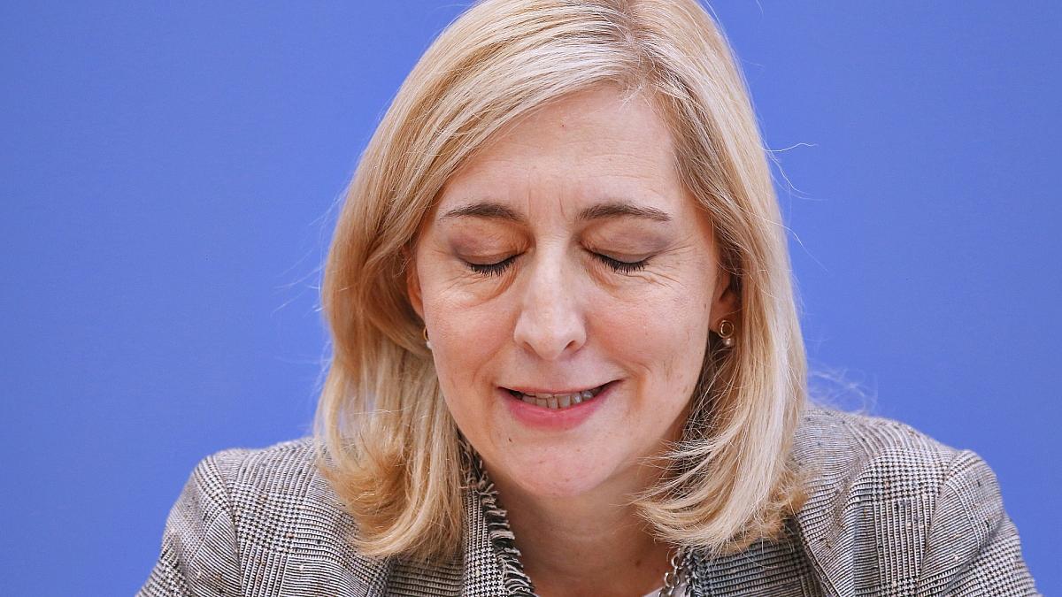Gesundheitsministerin glaubt an stabile Kassenzusatzbeiträge 2026