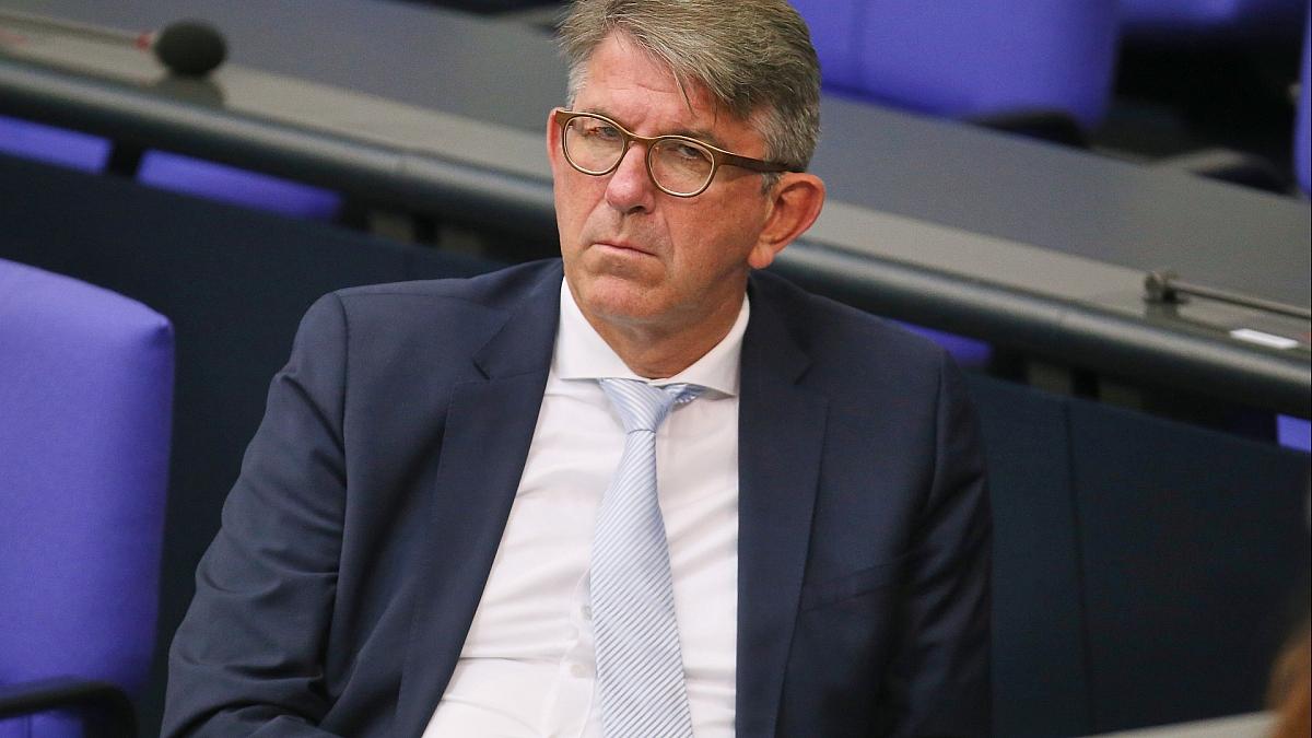 Staatsminister Weimer unter Druck - Schützenhilfe von Nouripour