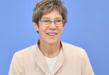 Kramp-Karrenbauer hält an Kandidatur für Adenauer-Stiftung fest