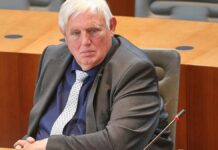 Laumann setzt weiter auf Rauchverbot in Autos