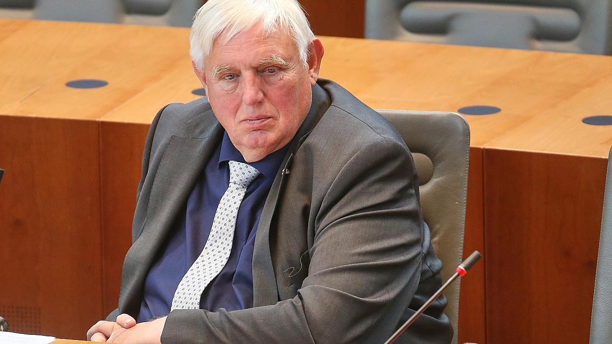 Laumann setzt weiter auf Rauchverbot in Autos