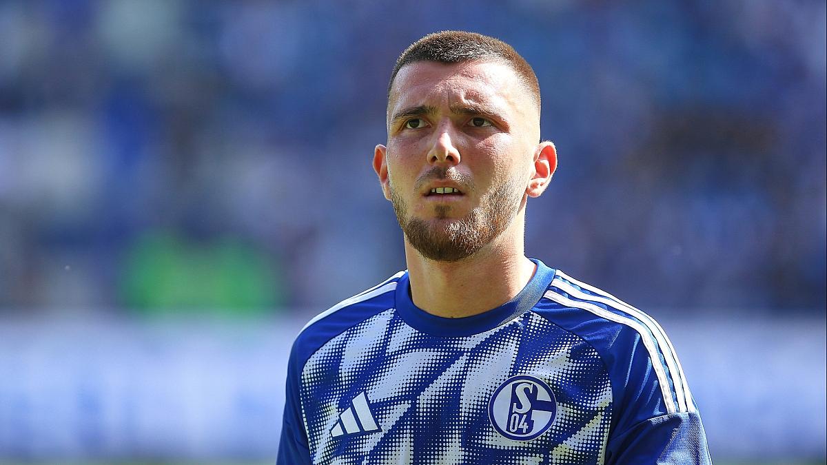 2. Bundesliga: Schalke gewinnt Topspiel - Arminia zerlegt KSC