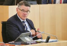 Rhein fordert Distanzierung von Gewalt in Gießen