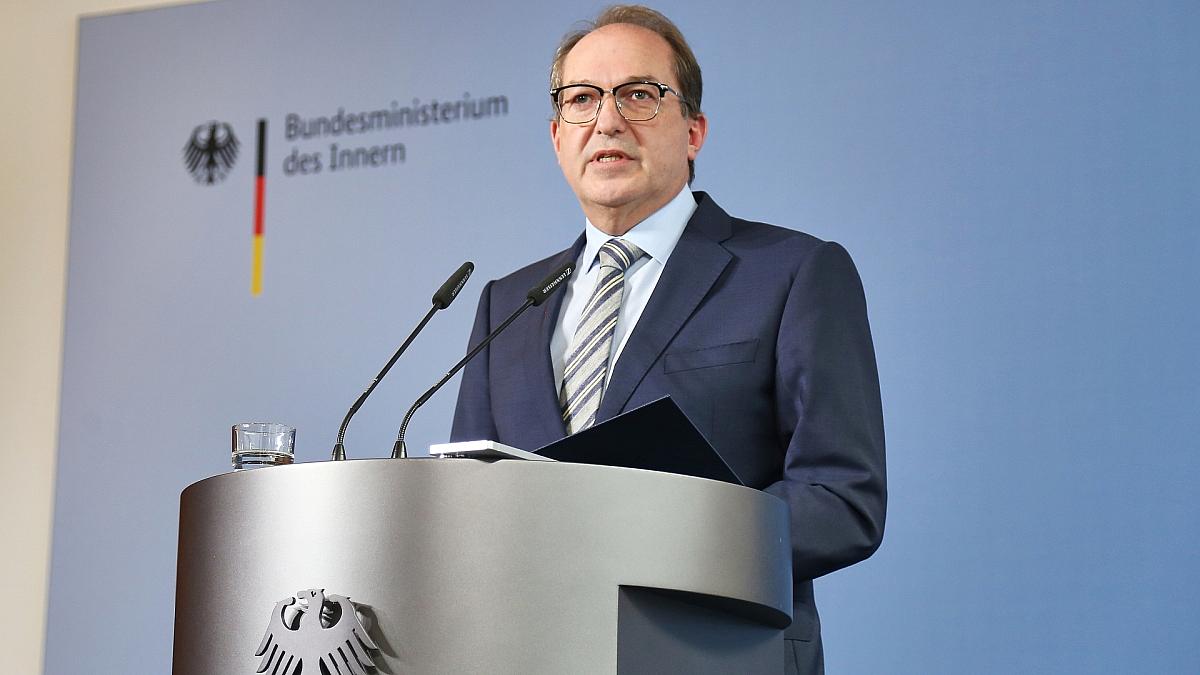 Dobrindt schließt Verbot weiterer Islamisten-Vereine nicht aus