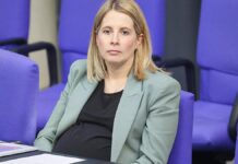 Hubertz will nicht mit Baby im Bundestag reden