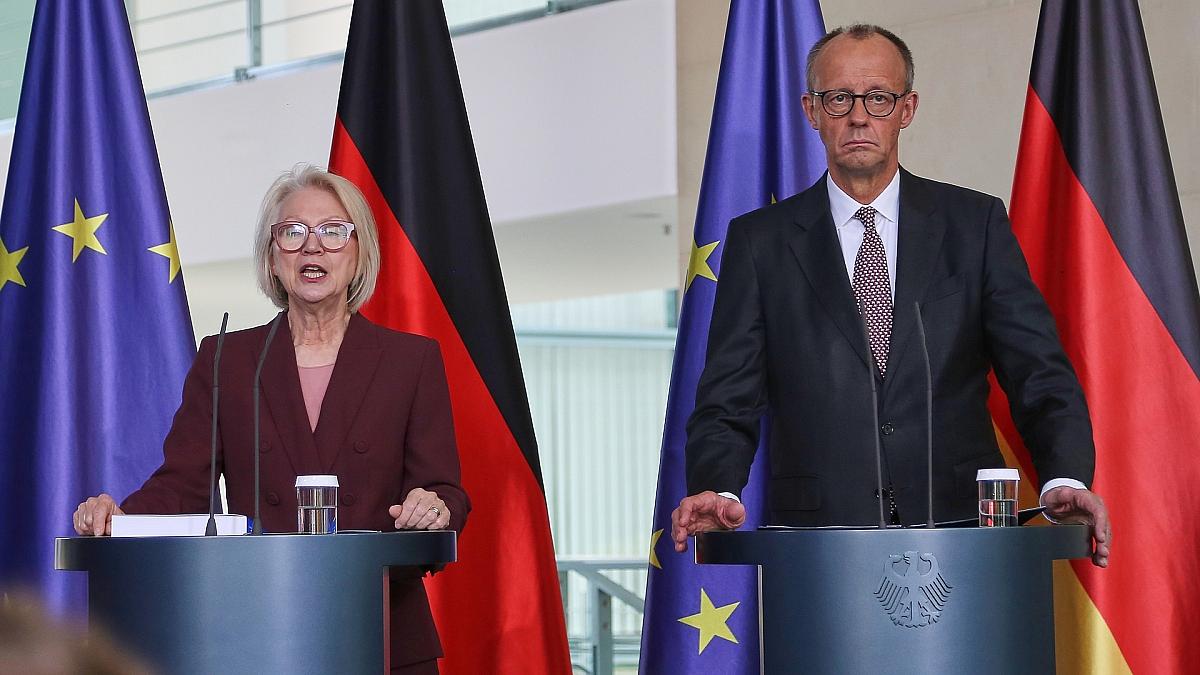 Wirtschaftsweise: Schnitzer übergibt Jahresgutachten an Merz