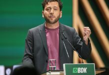 Grünen-Chef Banaszak fordert sozial gerechteren Klimaschutz