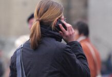 Telefon weiter beliebteste Methode für Neujahrsgrüße