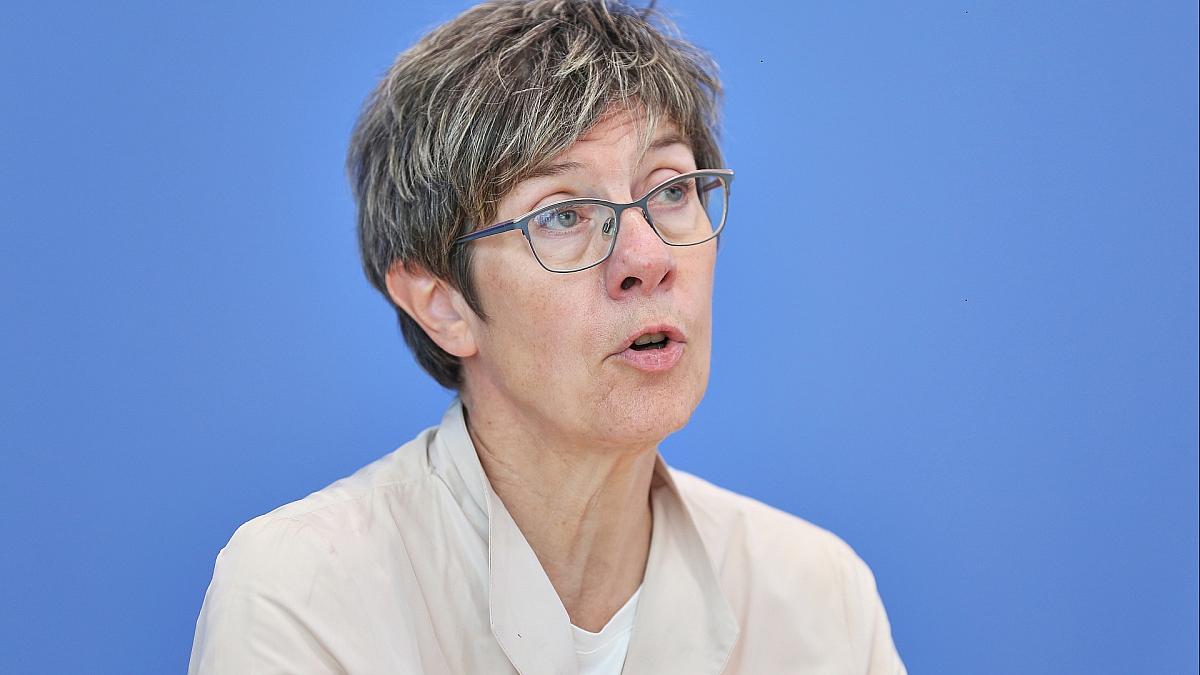 Kramp-Karrenbauer beharrt auf Kandidatur für Adenauer-Stiftung