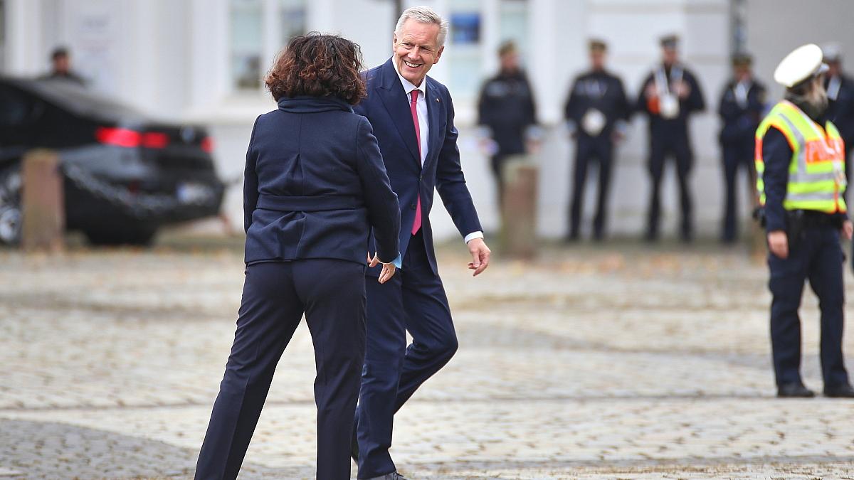 Neuer Großauftrag für Meyer-Werft - Wulff soll Streit schlichten