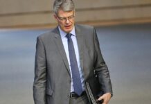 Schnieder sieht anhaltende Gefahr von Drohnen in Flughafennähe