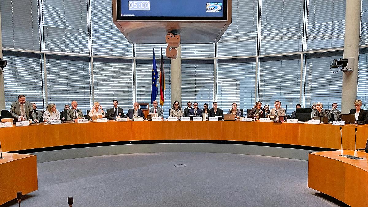 Drosten in Enquete-Kommission: "Es gibt keine deutsche Pandemie"