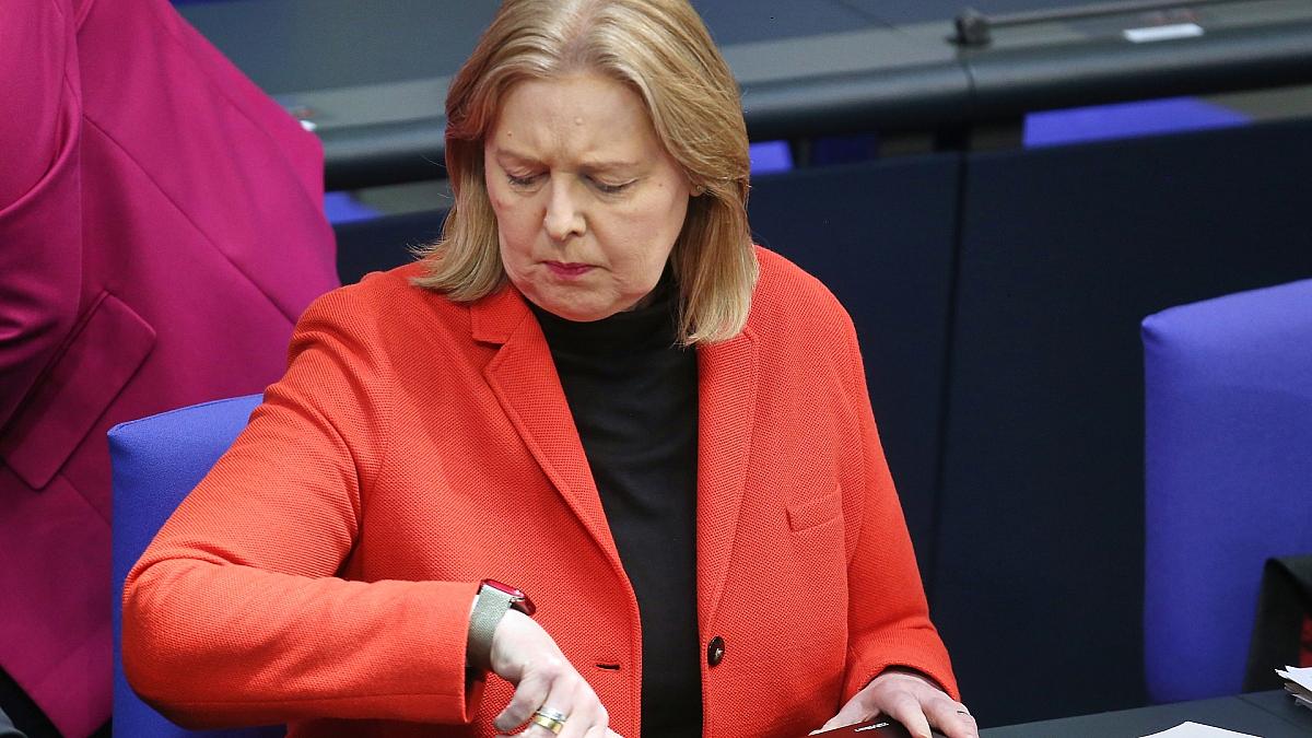 Arbeitsministerin will für Rente "ganz neues System"