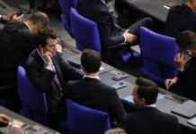 Nach Renten-Beschluss Rufe nach tiefgreifenden Reformen