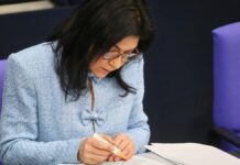 Reiche unterzeichnet Verträge zum Kohle-Ausstieg der LEAG