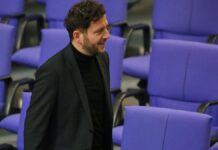 Banaszak pocht auf Nutzung von russischen Vermögen in der EU