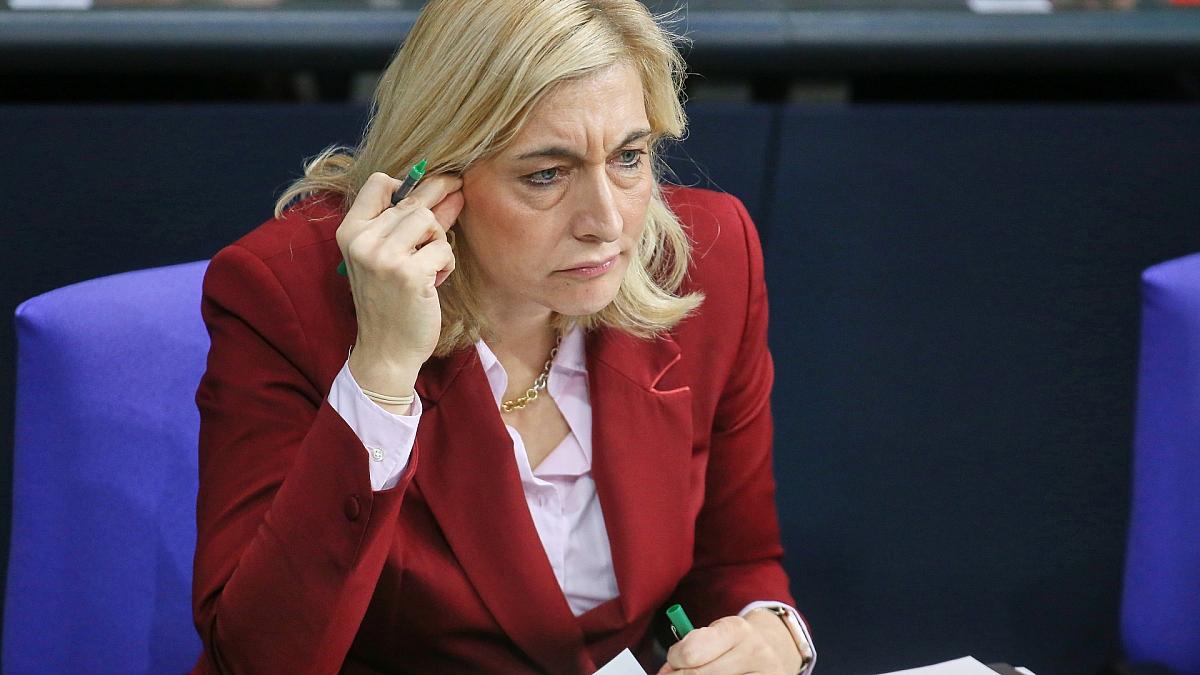 Große Krankenkassen erhöhen Zusatzbeiträge - Kritik an Regierung