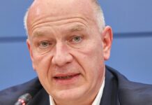 Stromausfall: Grüne und AfD kritisieren Wegner für Tennis-Pause