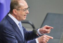 Dobrindt will nach Cyberangriffen künftig "zurückschlagen"