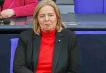 Politbarometer: SPD legt leicht zu – Kritik an US-Außenpolitik Politbarometer: SPD legt leicht zu - Kritik an US-Außenpolitik