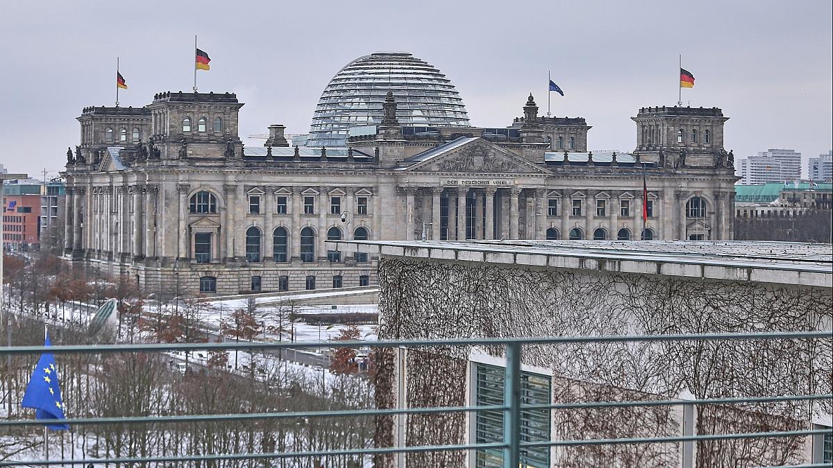 Ältestenrat prüft Kosten von Bundestagsneubau