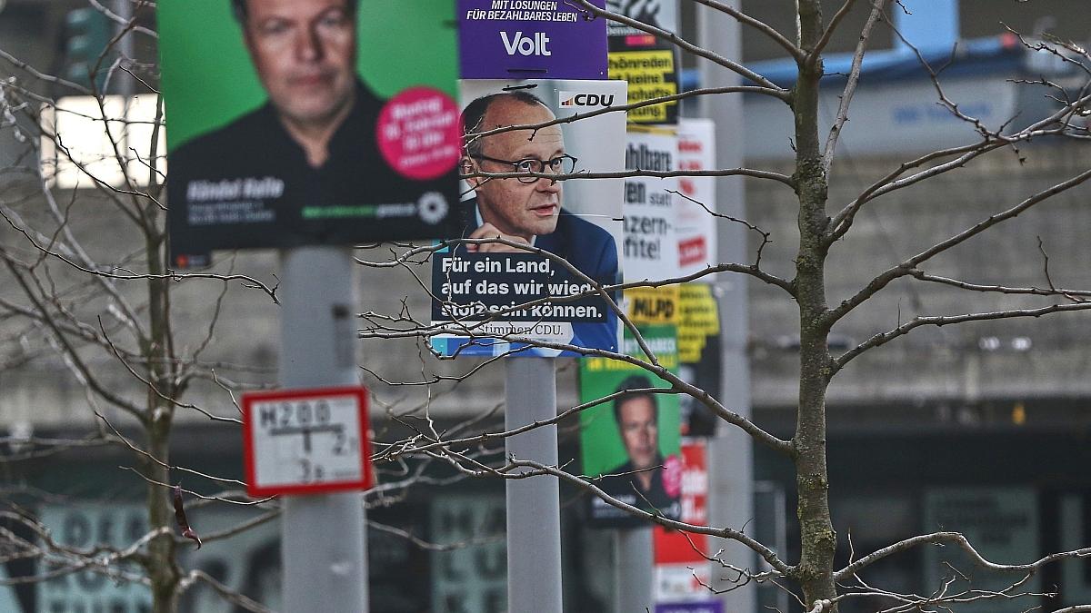 Wahlplakate trotzen laut Umfrage Sozialen Medien