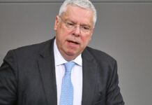 Hardt: Russland nutzt Ukraine-Verhandlungen für Zeitgewinn