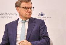 Wadepuhl spricht von "staatlich begangenem Mord an Nawalny"