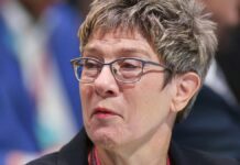 AKK gegen öffentliche "Bewerbungsreden" für Bundespräsidentenamt