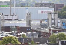 Umweltminister will CO2-Ausstoß für Chemieindustrie billiger machen